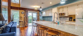On Golf Course! Resort-style Lago Vista Retreat