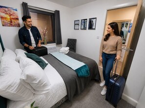 Business Apartment | 1 bedroom, desk, blackout drapes, free WiFi - Central Garden Apartments Liverpool (Liverpool)
