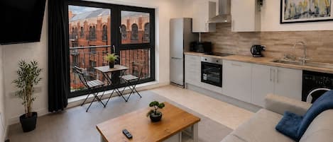 Business Apartment | Living area | Flat-screen TV