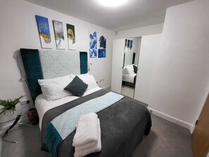 Business Apartment | 1 bedroom, desk, blackout curtains, free WiFi - Central Garden Apartments Liverpool (Liverpool)