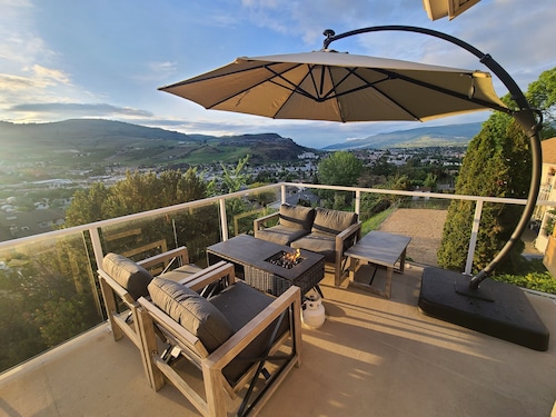 Lake views beautiful 4 bedroom , 2 living rooms home with hot tub. 