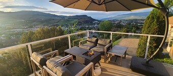 Lake views beautiful 4 bedroom , 2 living rooms home with hot tub.