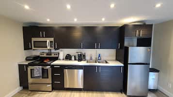 Micro-ondes, four, plaque de cuisson, lave-vaisselle