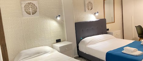 Chambre Triple Supérieure, balcon