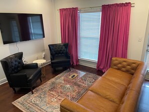 Smart TV - Houndstooth Heaven - half mile from Bryant Denny Stadium  (Tuscaloosa)