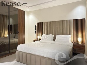 Appartement Design, 2 chambres | 2 chambres, bureau, rideaux occultants, fer et planche à repasser