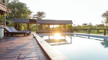 10 outdoor pools