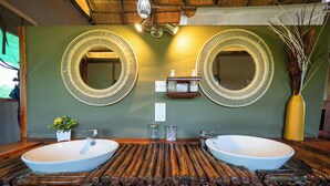 Traditional Dağ Evi, Park Manzaralı | Banyo | Tuvalet kâğıdı