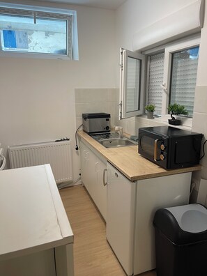 Private kitchen - Appartement F1 de 28 m (Saint-Claude)