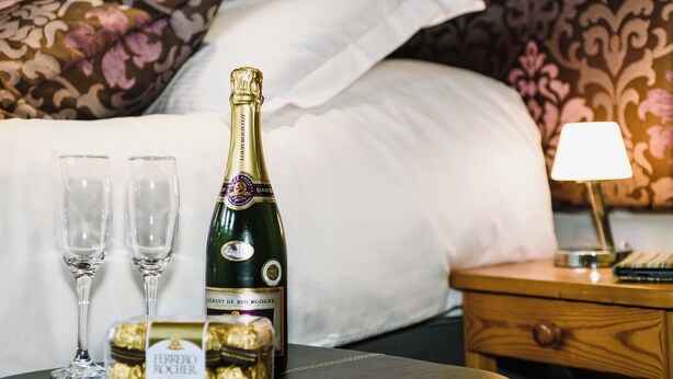 A bed with a white pillow and a decorative pillow in the background. - 4 bedroom accommodation in Great Strickland near Ullswater (Great Strickland near Penrith)