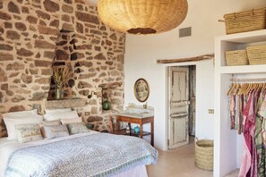4 habitaciones, tabla de planchar con plancha, cuna de viaje y wifi 