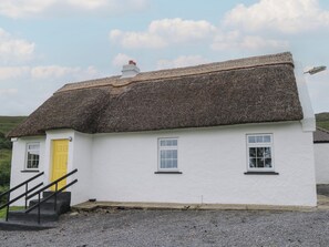Exterior - BOFIN, pet friendly, with open fire in Oughterard, County Galway (GAILLIMH)