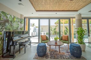 Interior - Twin room in Private villa (Dubai)