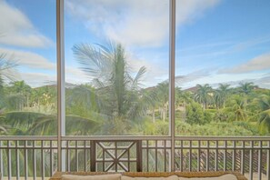 Interior - Tiburon Ritz Carlton Retreat Condo Rented Monthly With All The Amenities (Naples)