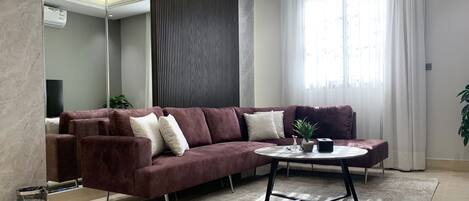 Apartamento design, 3 quartos | Área de estar | TV de tela plana