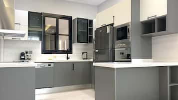 Design Apartment, 3 Bedrooms | Private kitchen