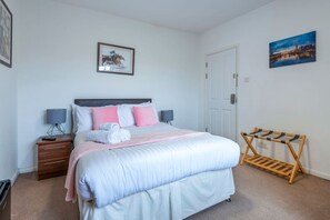 1 bedroom, desk, iron/ironing board, WiFi