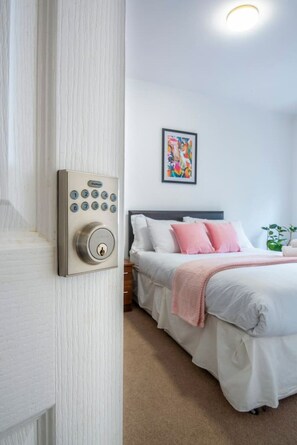 1 bedroom, desk, iron/ironing board, WiFi