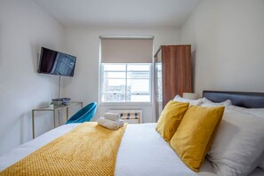1 bedroom, desk, iron/ironing board, WiFi