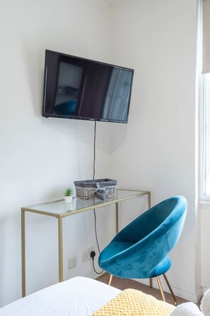 1 bedroom, desk, iron/ironing board, WiFi