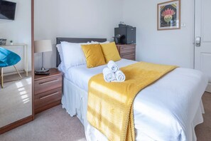 1 bedroom, desk, iron/ironing board, WiFi