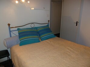 2 bedrooms, iron/ironing board