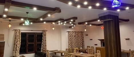 매일 영국식 아침 식사 유료