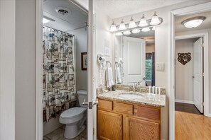 Shower, jetted bath, hair dryer, towels - 2BR Sleeps 6 with Balcony, Recliner & Keurig for Your Morning Brew! (Pigeon Forge)
