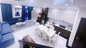 ห้องบิสซิเนส, 1 ห้องนอน | บริเวณนั่งเล่น