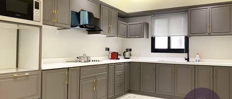 Design Apartment, 3 Bedrooms | Private kitchen | Electric kettle