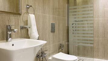 Design Apartment, 3 Bedrooms | Bathroom | Hair dryer, bathrobes, slippers, toilet paper