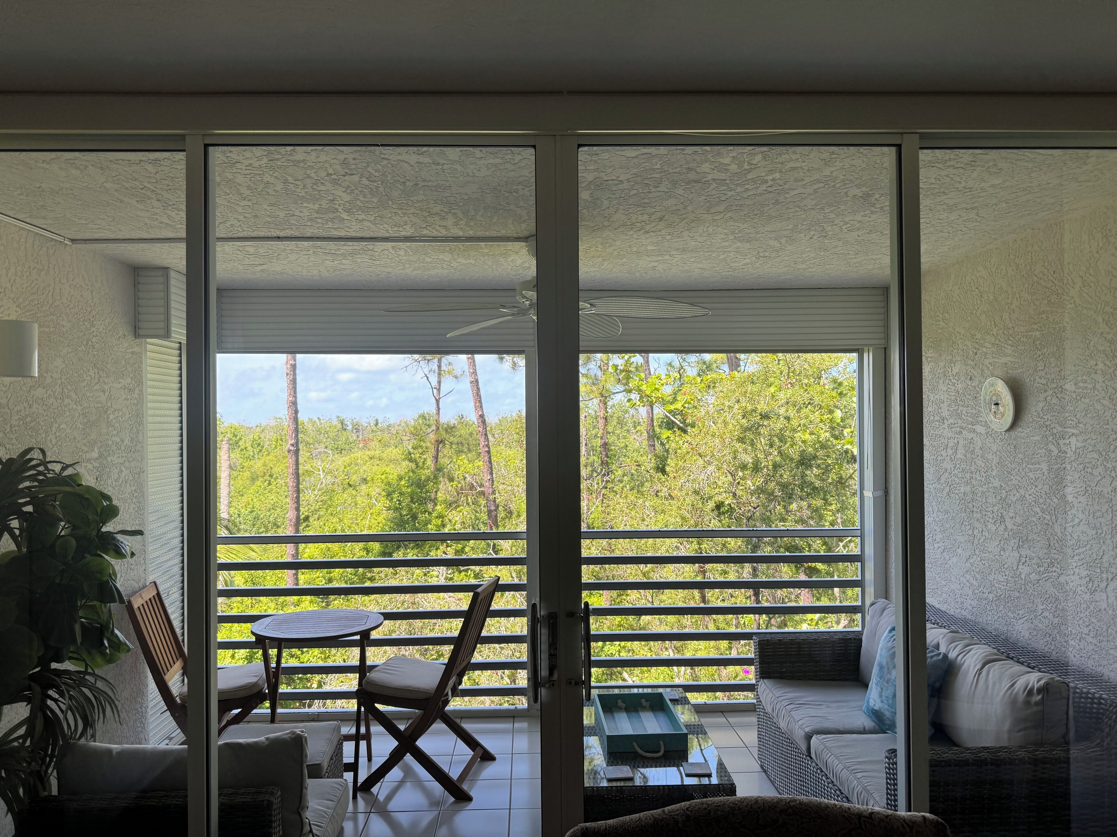 Een televisie en een printer