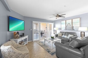 TV - Amalfi Coast 108A- Community Pool, Great Amenities, Steps to Beach! (Miramar Beach)