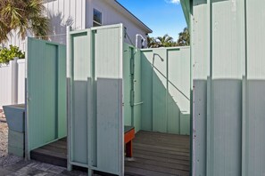 Property grounds - Casa Campoamor- Steps from beach (Anna Maria)