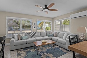 Smart TV - Casa Campoamor- Steps from beach (Anna Maria)