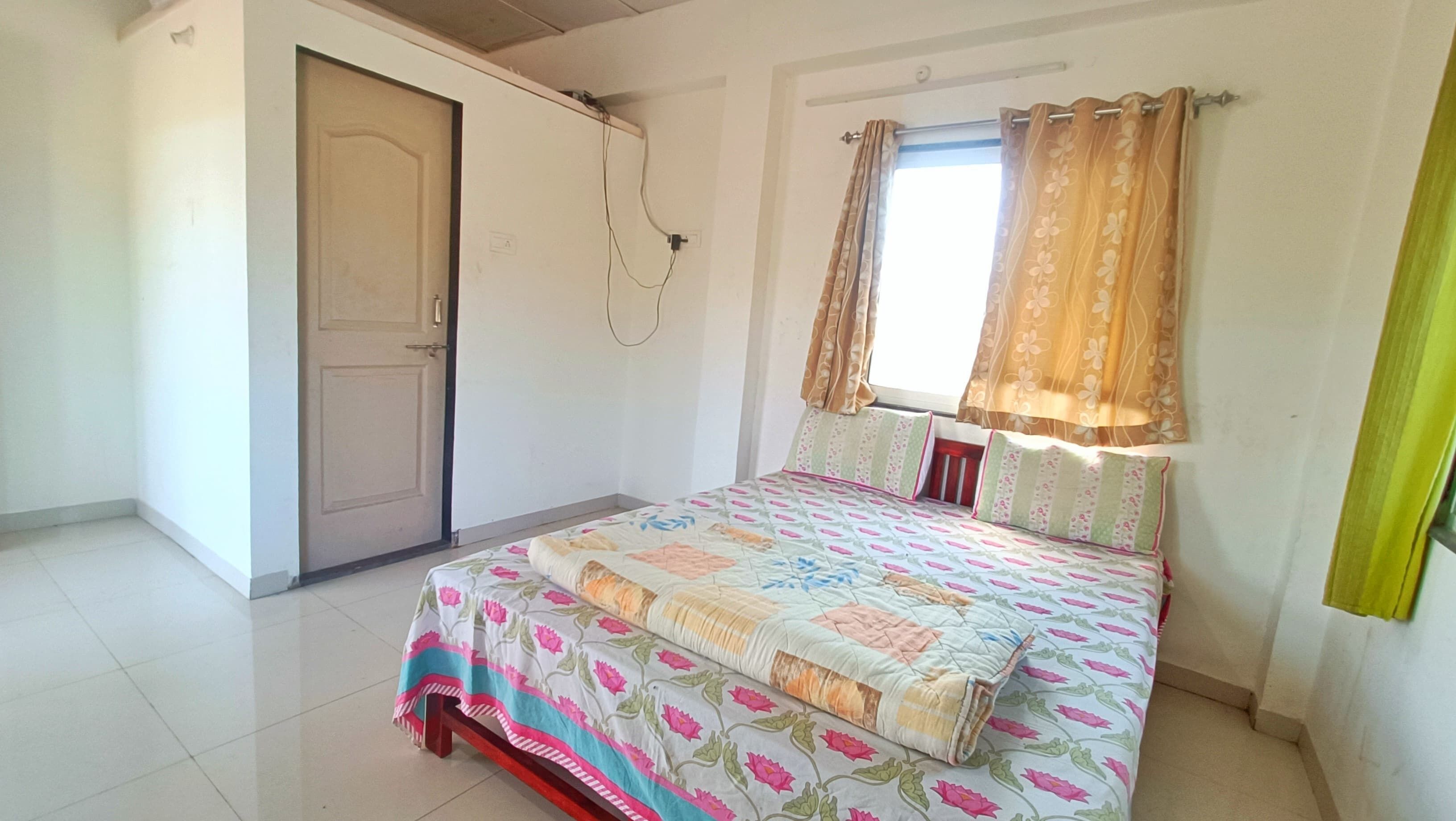 2 slaapkamers, een strijkplank/strijkijzer, wifi, beddengoed