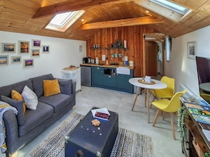 TV - 1 bedroom accommodation in Ryde (Ryde)
