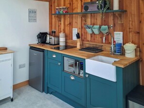 Private kitchen - 1 bedroom accommodation in Ryde (Ryde)