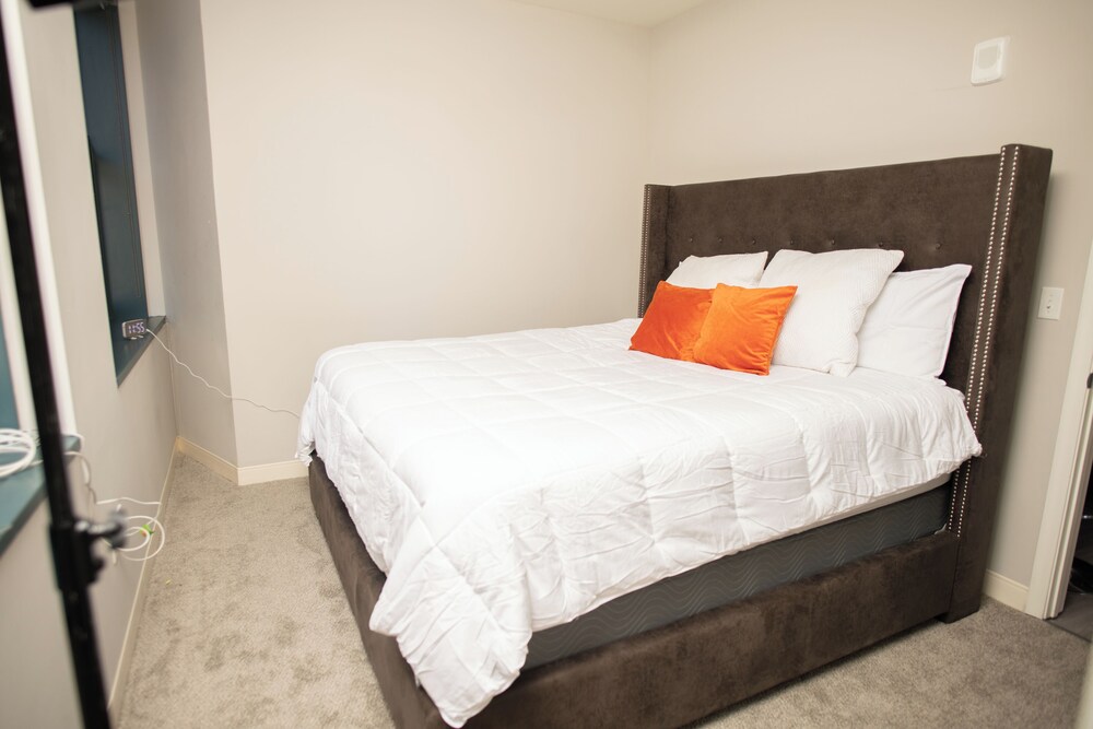 Downtown Cleveland Condo W resort style amenities Cleveland Vrbo