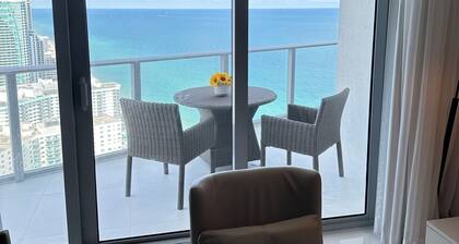 Lyfe Resort and residences, Ocean Front 35th floor, great views guaranteed!