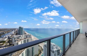 Property grounds - Lyfe Resort and residences, Ocean Front 35th floor, great views guaranteed! (Hollywood)