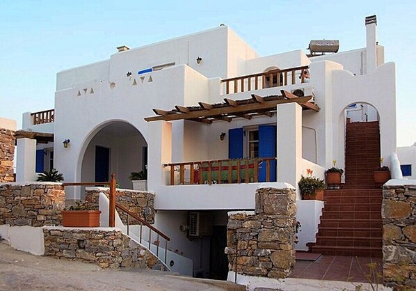 Fachada de la propiedad