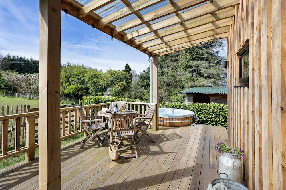 Allercabin, Dunster - a lodge that sleeps 4 guests in 2 bedrooms