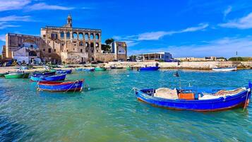 Una spiaggia nelle vicinanze