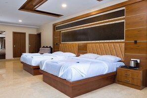 Royal Studio Suite | Soundproofing, free WiFi, bed sheets - Grandis Inn By Avkanz (Ootacamund)