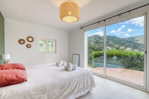 5 bedrooms, iron/ironing board, WiFi, bed sheets - Villa Tanit - Swimming pool, sea view - 10 people (Le Lavandou)