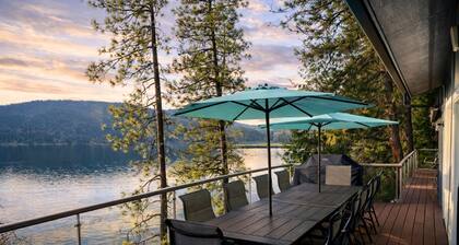 Lakefront Retreat with Private Dock, Jump Tower & Kayaks