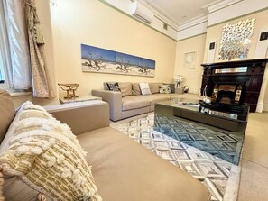 Smart TV, fireplace, offices