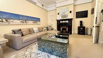 Smart TV, fireplace, offices