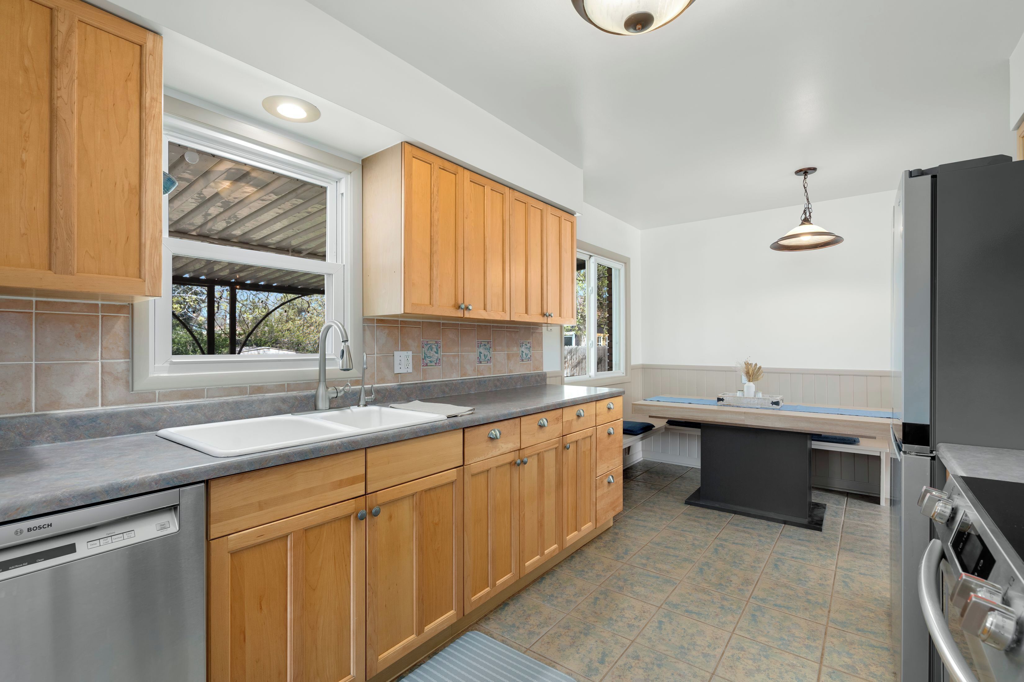 Geladeira, micro-ondas, fogão, cooktop